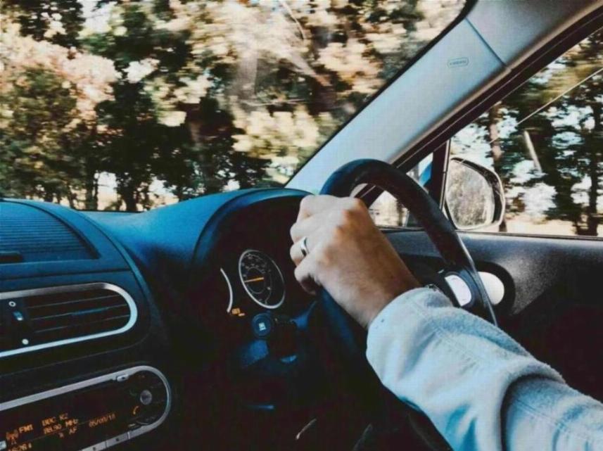 Vehicle&rsquo;s Steering Wheel is on The Right Side!